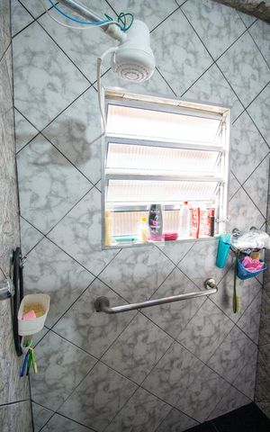 Casa à venda com 360m², 4 quartos e 2 vagas Casa à venda com 360m², 4 quartos e 2 vagasBanheiro 3