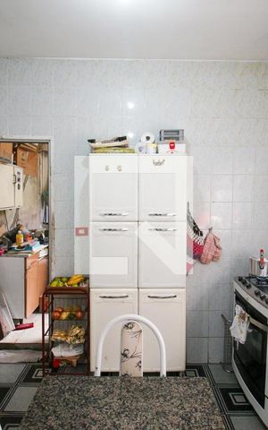 Casa à venda com 360m², 4 quartos e 2 vagas Casa à venda com 360m², 4 quartos e 2 vagasCozinha