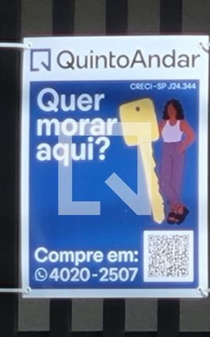 Apartamento à venda com 87m², 2 quartos e 1 vaga Apartamento à venda com 87m², 2 quartos e 1 vagaPlaquinha instalada no portão do imóvel