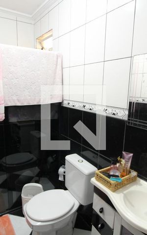 Casa à venda com 130m², 5 quartos e 3 vagasBanheiro 