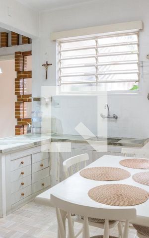 Casa para alugar com 300m², 3 quartos e 4 vagas Casa para alugar com 300m², 3 quartos e 4 vagasCozinha