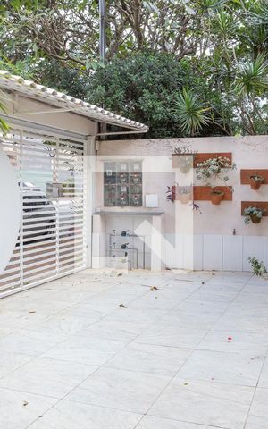 Casa para alugar com 300m², 3 quartos e 4 vagas Casa para alugar com 300m², 3 quartos e 4 vagasFrente da Casa