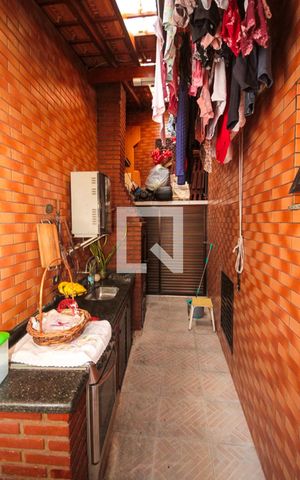 Casa à venda com 220m², 3 quartos e 3 vagas Casa à venda com 220m², 3 quartos e 3 vagasÁrea de Serviço