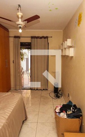 Casa à venda com 220m², 3 quartos e 3 vagas Casa à venda com 220m², 3 quartos e 3 vagasQuarto