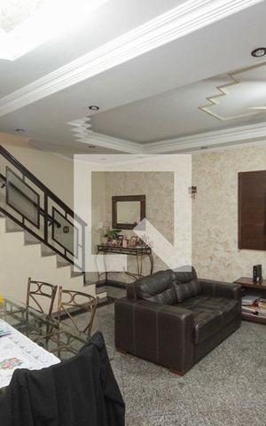 Casa à venda com 220m², 3 quartos e 3 vagas Casa à venda com 220m², 3 quartos e 3 vagasSala