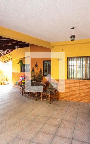 Casa à venda com 220m², 3 quartos e 3 vagas Casa à venda com 220m², 3 quartos e 3 vagasGaragem