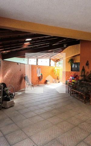Casa à venda com 220m², 3 quartos e 3 vagas Casa à venda com 220m², 3 quartos e 3 vagasGaragem