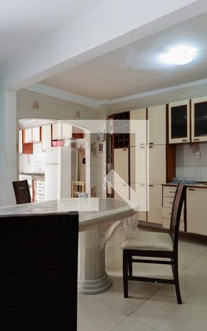 Casa para alugar com 370m², 3 quartos e 2 vagas Casa para alugar com 370m², 3 quartos e 2 vagasSala de jantar