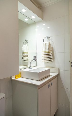 Apartamento à venda com 59m², 2 quartos e 1 vaga Apartamento à venda com 59m², 2 quartos e 1 vagaBanheiro