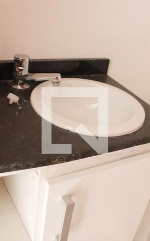 Casa de condomínio à venda com 50m², 2 quartos e 1 vaga Casa de condomínio à venda com 50m², 2 quartos e 1 vagaBanheiro