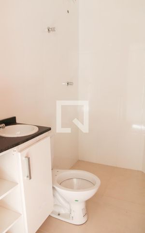 Casa de condomínio à venda com 50m², 2 quartos e 1 vaga Casa de condomínio à venda com 50m², 2 quartos e 1 vagaBanheiro