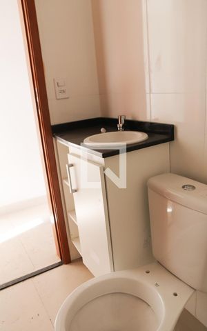 Casa de condomínio à venda com 50m², 2 quartos e 1 vaga Casa de condomínio à venda com 50m², 2 quartos e 1 vagaBanheiro