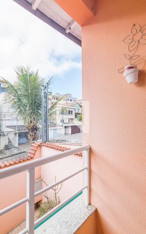 Casa de condomínio à venda com 140m², 3 quartos e 2 vagas Casa de condomínio à venda com 140m², 3 quartos e 2 vagasVaranda da Suite