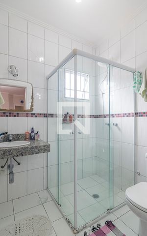 Casa de condomínio à venda com 140m², 3 quartos e 2 vagas Casa de condomínio à venda com 140m², 3 quartos e 2 vagasBanheiro da Suite