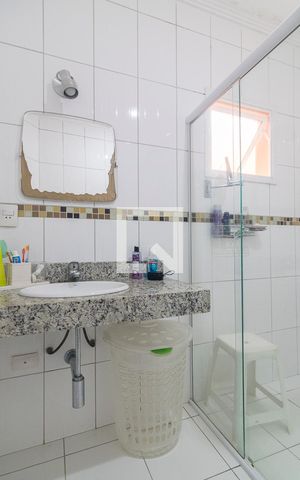 Casa de condomínio à venda com 140m², 3 quartos e 2 vagas Casa de condomínio à venda com 140m², 3 quartos e 2 vagasBanheiro