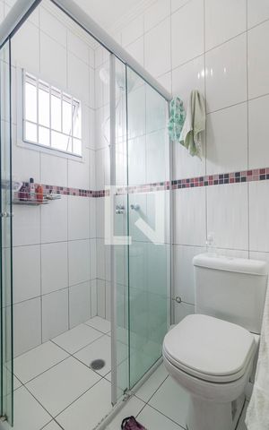 Casa de condomínio à venda com 140m², 3 quartos e 2 vagas Casa de condomínio à venda com 140m², 3 quartos e 2 vagasBanheiro da Suite