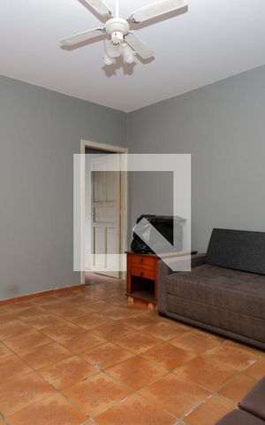 Casa à venda com 100m², 3 quartos e 2 vagas Casa à venda com 100m², 3 quartos e 2 vagasSala