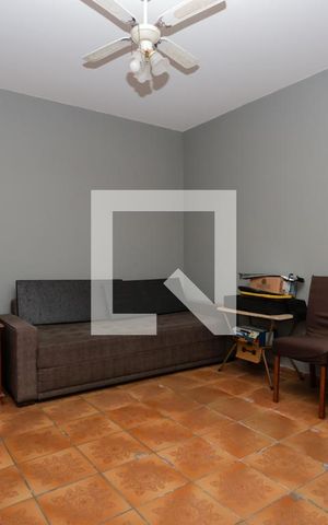 Casa à venda com 100m², 3 quartos e 2 vagas Casa à venda com 100m², 3 quartos e 2 vagasSala