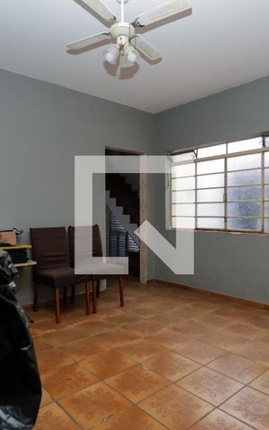 Casa à venda com 100m², 3 quartos e 2 vagas Casa à venda com 100m², 3 quartos e 2 vagasSala