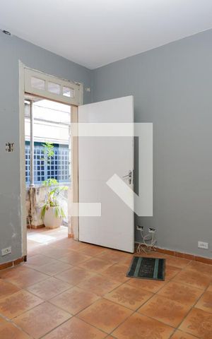Casa à venda com 100m², 3 quartos e 2 vagas Casa à venda com 100m², 3 quartos e 2 vagasSala
