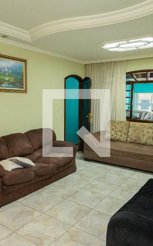 Casa à venda com 125m², 4 quartos e 2 vagas Casa à venda com 125m², 4 quartos e 2 vagasSala