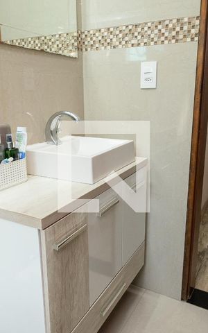 Casa à venda com 125m², 4 quartos e 2 vagas Casa à venda com 125m², 4 quartos e 2 vagasBanheiro Social
