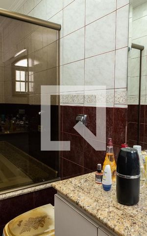 Casa à venda com 125m², 4 quartos e 2 vagas Casa à venda com 125m², 4 quartos e 2 vagasBanheiro - Suíte