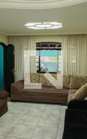 Casa à venda com 125m², 4 quartos e 2 vagas Casa à venda com 125m², 4 quartos e 2 vagasSala