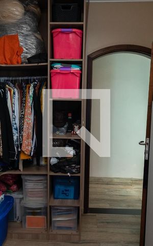 Casa à venda com 125m², 4 quartos e 2 vagas Casa à venda com 125m², 4 quartos e 2 vagasCloset