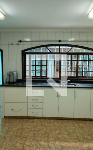 Casa à venda com 125m², 4 quartos e 2 vagas Casa à venda com 125m², 4 quartos e 2 vagasCozinha