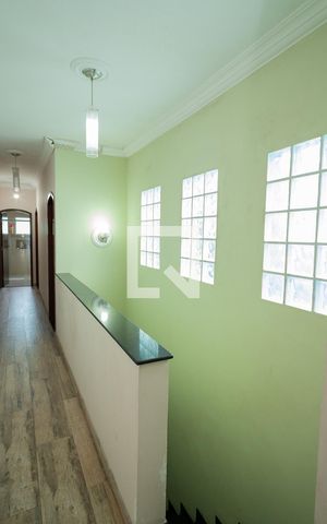 Casa à venda com 125m², 4 quartos e 2 vagas Casa à venda com 125m², 4 quartos e 2 vagasCorredor - Quartos