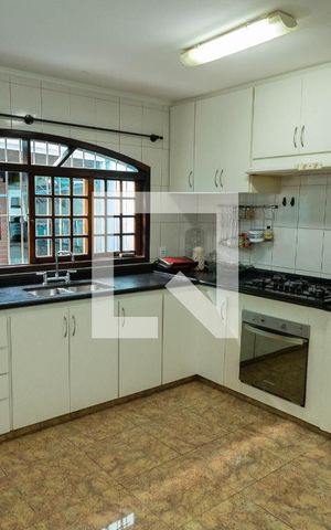 Casa à venda com 125m², 4 quartos e 2 vagas Casa à venda com 125m², 4 quartos e 2 vagasCozinha