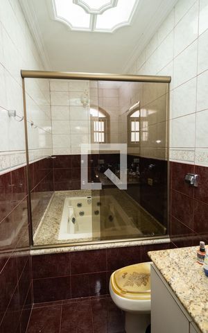 Casa à venda com 125m², 4 quartos e 2 vagas Casa à venda com 125m², 4 quartos e 2 vagasBanheiro - Suíte
