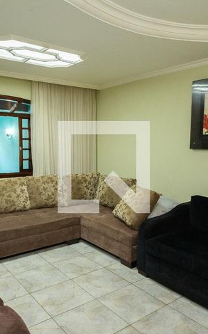 Casa à venda com 125m², 4 quartos e 2 vagas Casa à venda com 125m², 4 quartos e 2 vagasSala