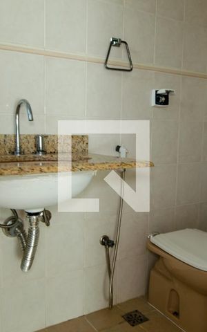 Apartamento à venda com 217m², 3 quartos e 3 vagas Apartamento à venda com 217m², 3 quartos e 3 vagasBanheiro da Suíte