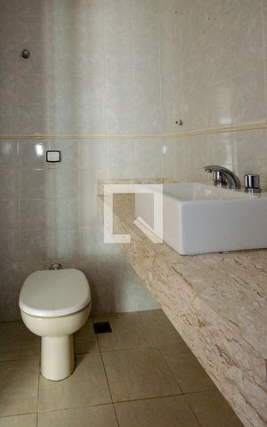 Apartamento à venda com 217m², 3 quartos e 3 vagas Apartamento à venda com 217m², 3 quartos e 3 vagasBanheiro Social