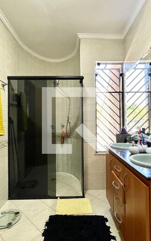 Casa à venda com 380m², 3 quartos e 3 vagas Casa à venda com 380m², 3 quartos e 3 vagasBanheiro da Suíte 1