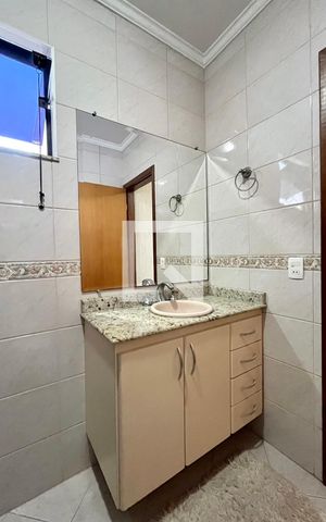 Casa à venda com 380m², 3 quartos e 3 vagas Casa à venda com 380m², 3 quartos e 3 vagasBanheiro da Suíte 3