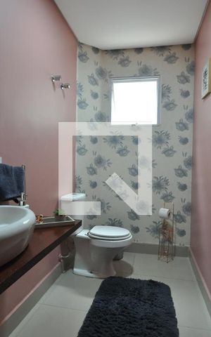 Casa para alugar com 250m², 3 quartos e 3 vagasLavabo