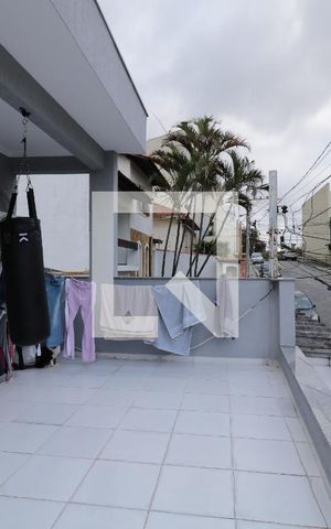 Casa à venda com 140m², 4 quartos e 2 vagasSuite - Varanda