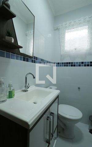 Casa à venda com 140m², 4 quartos e 2 vagasBanheiro 1