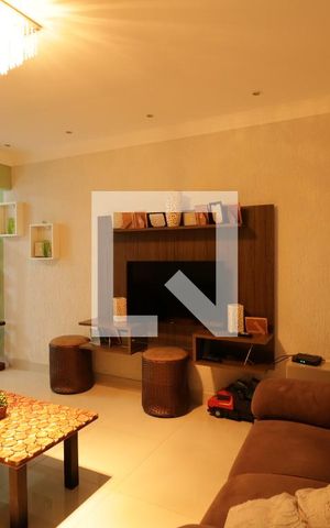 Casa à venda com 140m², 4 quartos e 2 vagasSala 1
