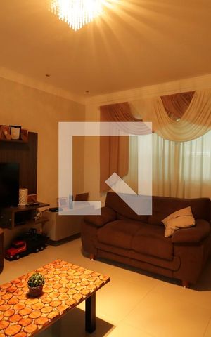 Casa à venda com 140m², 4 quartos e 2 vagasSala 1