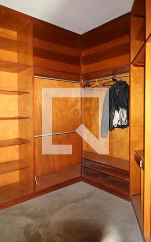 Casa para alugar com 900m², 4 quartos e 3 vagasCloset da Banheiro Suíte Master