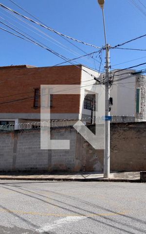 Casa para alugar com 900m², 4 quartos e 3 vagasFachada