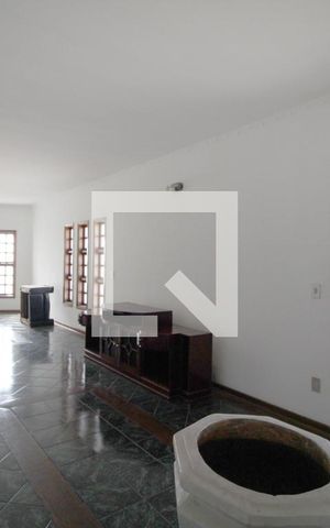 Casa para alugar com 900m², 4 quartos e 3 vagasSala