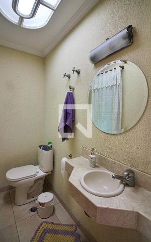 Casa à venda com 230m², 3 quartos e 2 vagasLavabo