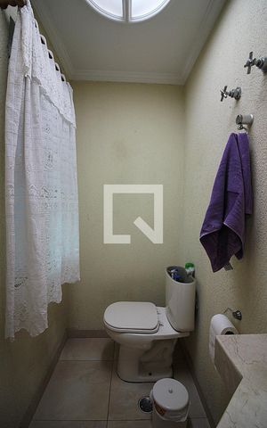 Casa à venda com 230m², 3 quartos e 2 vagasLavabo