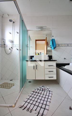 Casa à venda com 230m², 3 quartos e 2 vagasBanheiro da Suíte 1