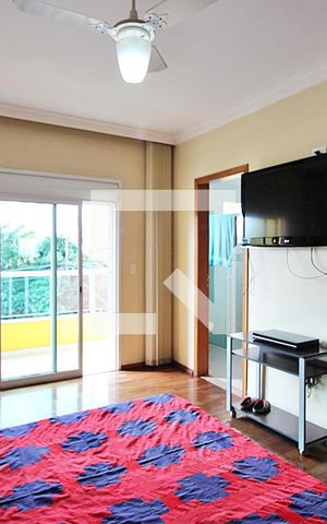 Casa à venda com 230m², 3 quartos e 2 vagasSuíte 1